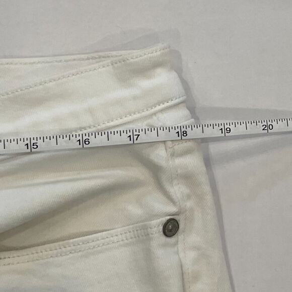 LOFT Cotton White Relaxed Skinny Fit Mid Rise Denim Stretch Shorts, Size 12 - Picture 10 of 13